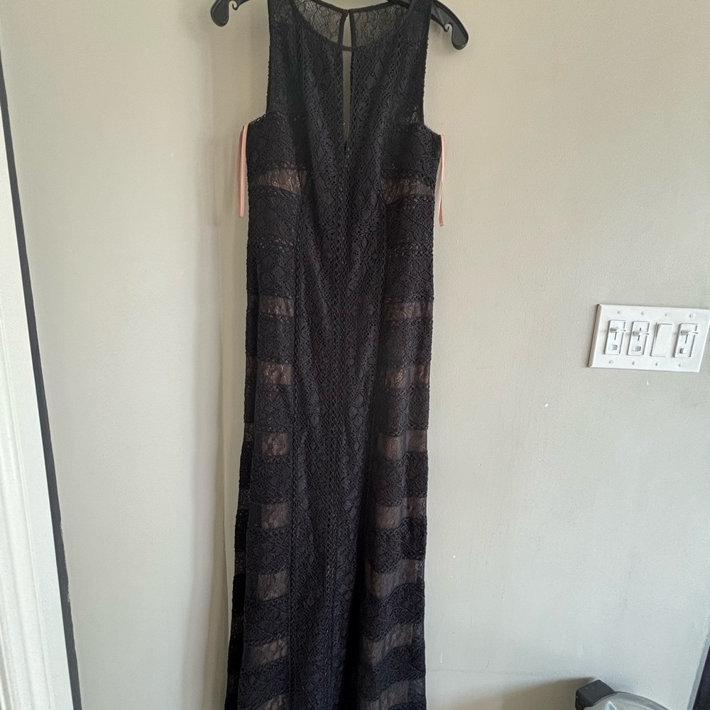 Elegant Black Laced Sleeveless Dress